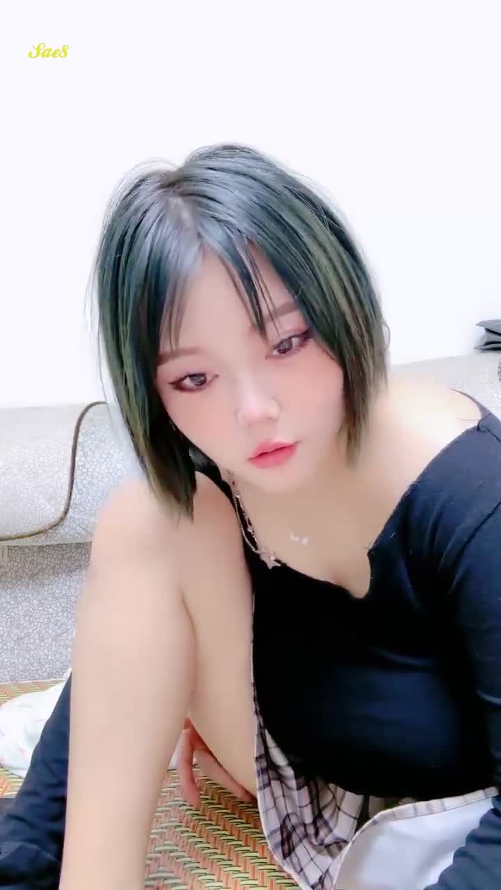 精神小伙和坦克萝莉害羞宝宝酒店高清群啪秀1