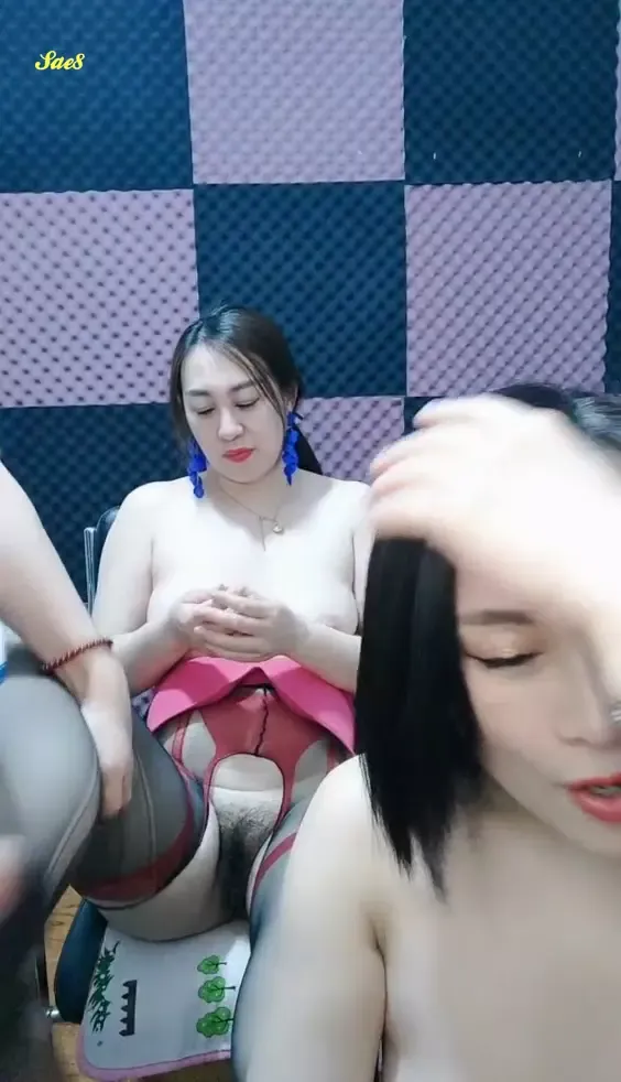 午夜直播间骚浪阿姨的狂欢